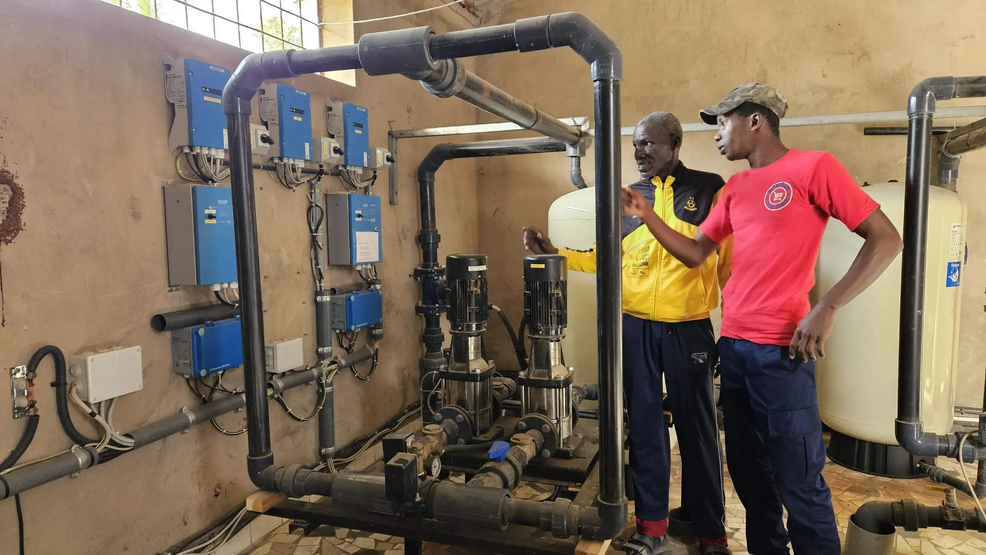 Pompage d'eau solaire distribution d'eau filtrée